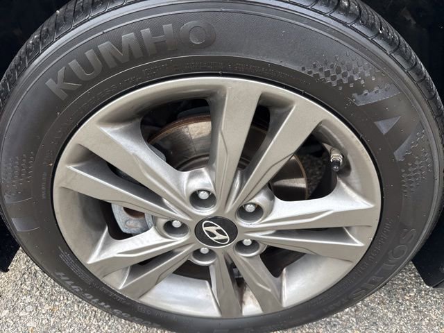 Used 2017 Hyundai Elantra Value Edition image 9