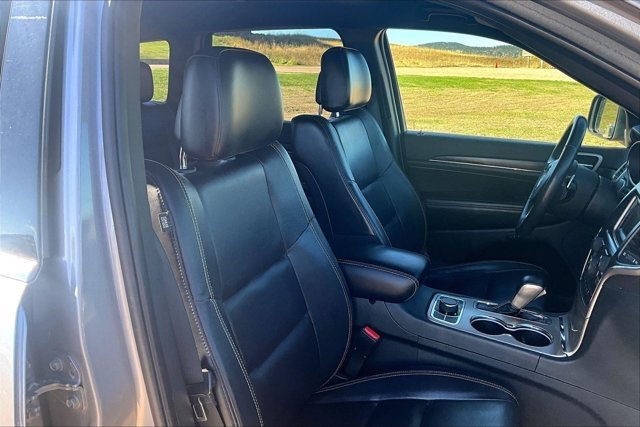 Used 2017 Jeep Grand Cherokee Limited AWD/4WD image 12