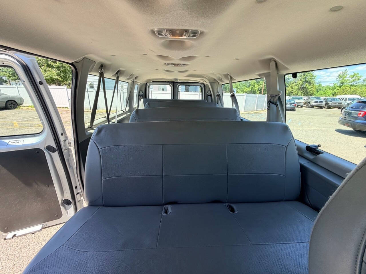Used 2006 Ford E-350 and Econoline 350 XL RWD image 50