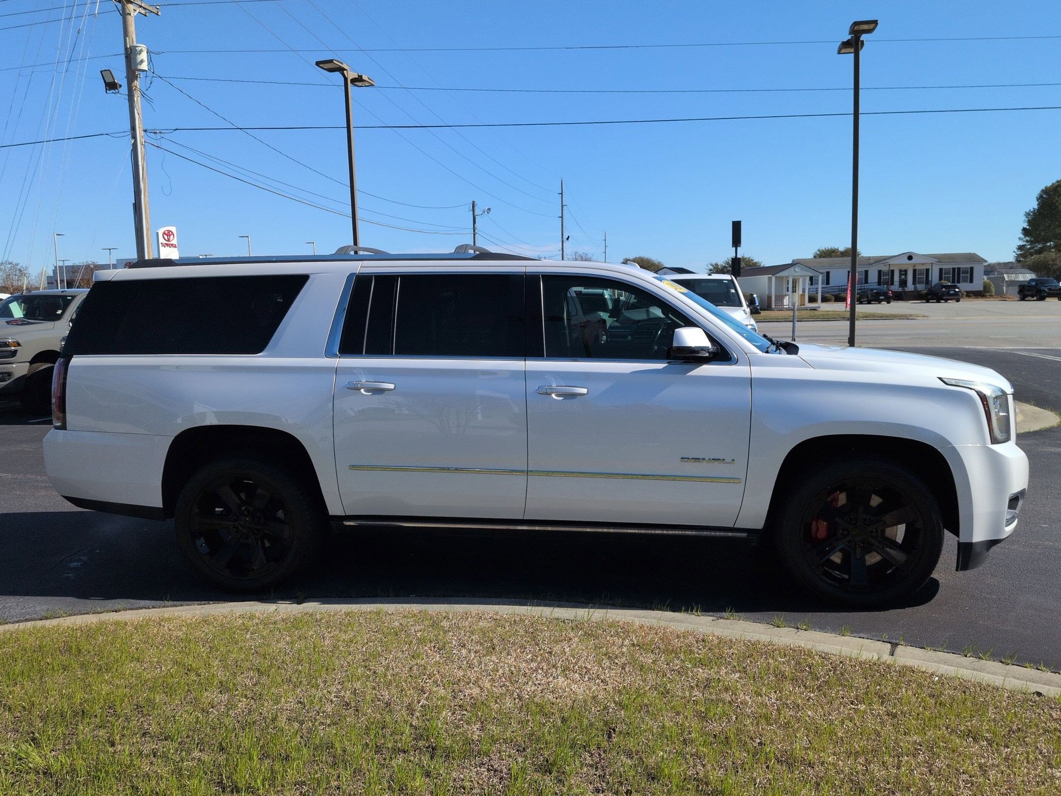 Used 2020 GMC Yukon XL Denali w/ Open Road Package AWD/4WD image 4
