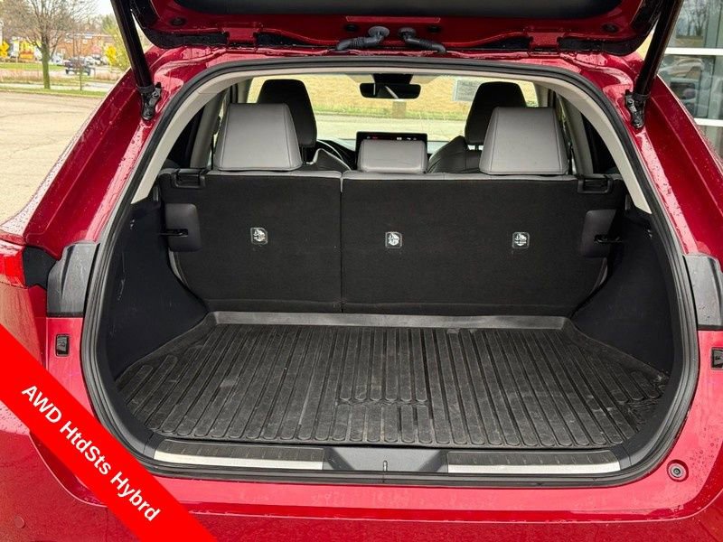 Used 2022 Toyota Venza XLE image 9