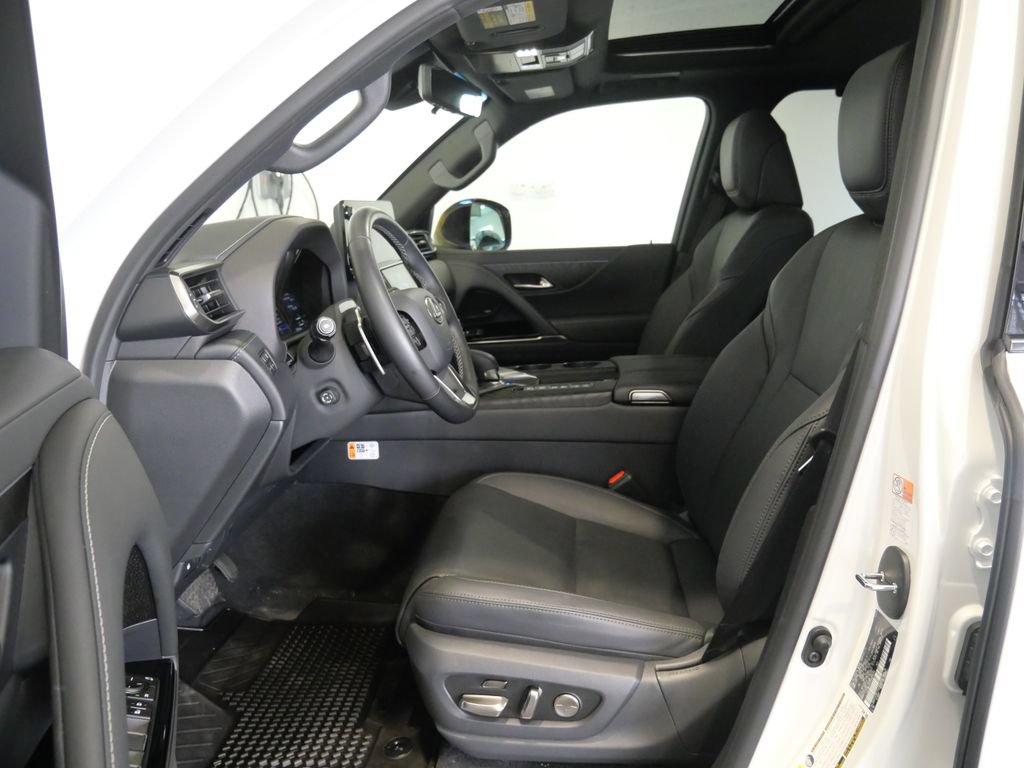 Certified 2025 Lexus LX 700h Overtrail AWD/4WD image 14