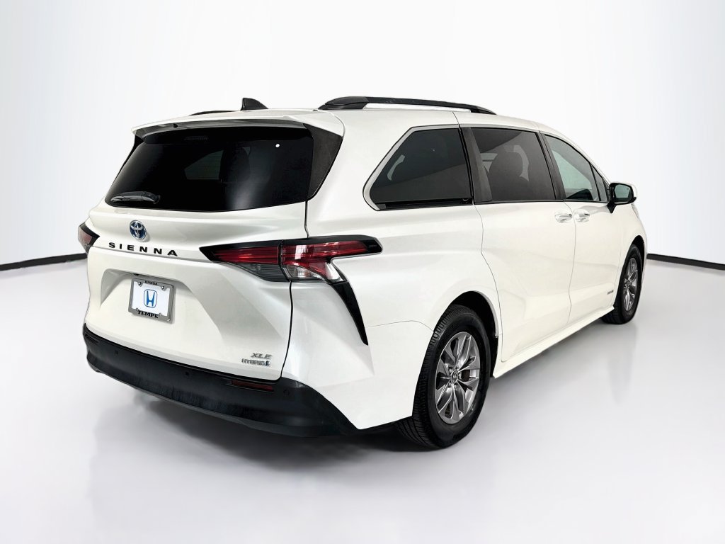 Used 2021 Toyota Sienna XLE FWD image 5