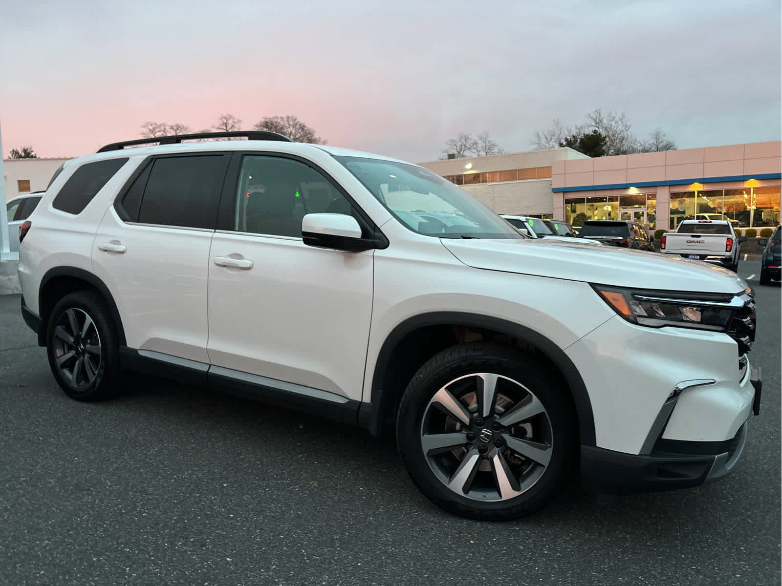 Used 2023 Honda Pilot Touring image 3