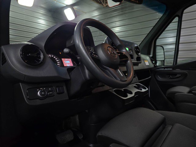 Used 2022 Mercedes-Benz Sprinter 2500 image 14