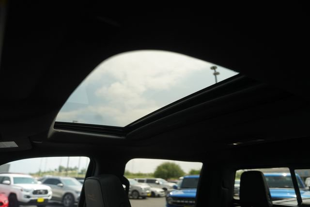 Used 2022 Chevrolet Silverado 1500 High Country w/ High Country Premium Package AWD/4WD image 11