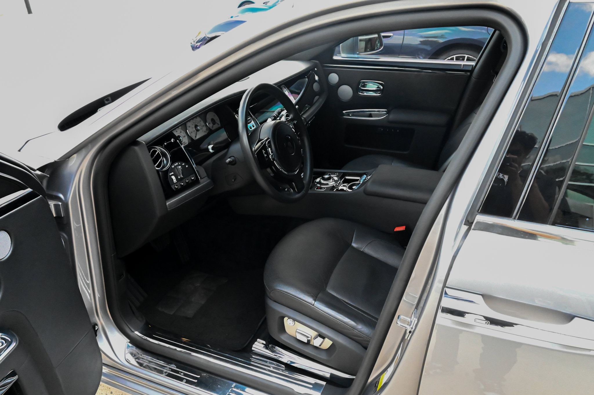 Used 2013 Rolls-Royce Ghost RWD image 8