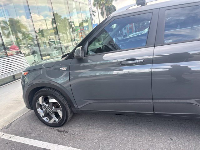 Used 2025 Hyundai Venue SEL FWD image 10