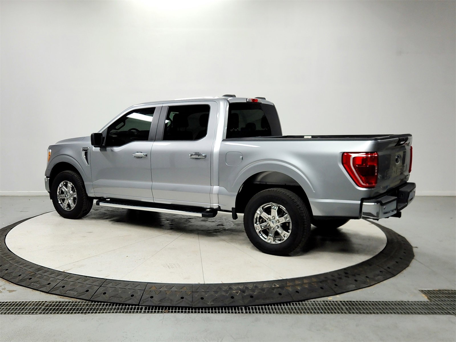 Used 2023 Ford F150 XLT w/ XTR Package image 5