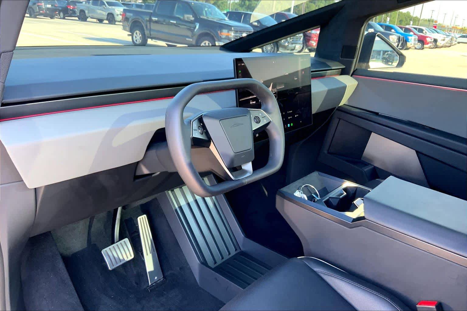 Used 2024 Tesla Cybertruck AWD Crew Cab image 16