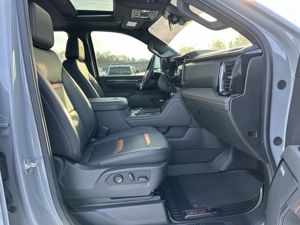 Used 2025 GMC Sierra 3500 AT4 image 14