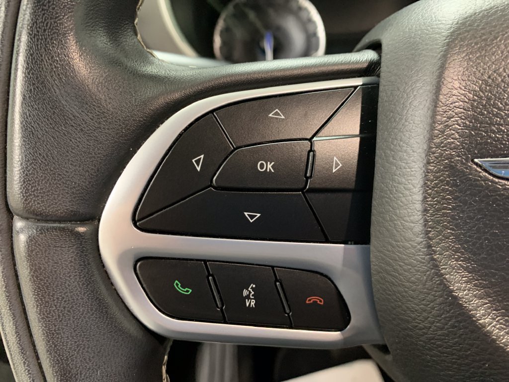 Used 2022 Chrysler Pacifica Touring-L AWD/4WD image 24