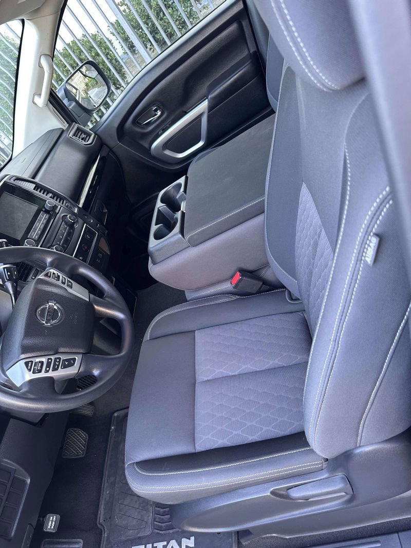 Used 2022 Nissan Titan SV image 5