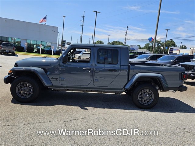 New 2025 Jeep Gladiator Sport image 4