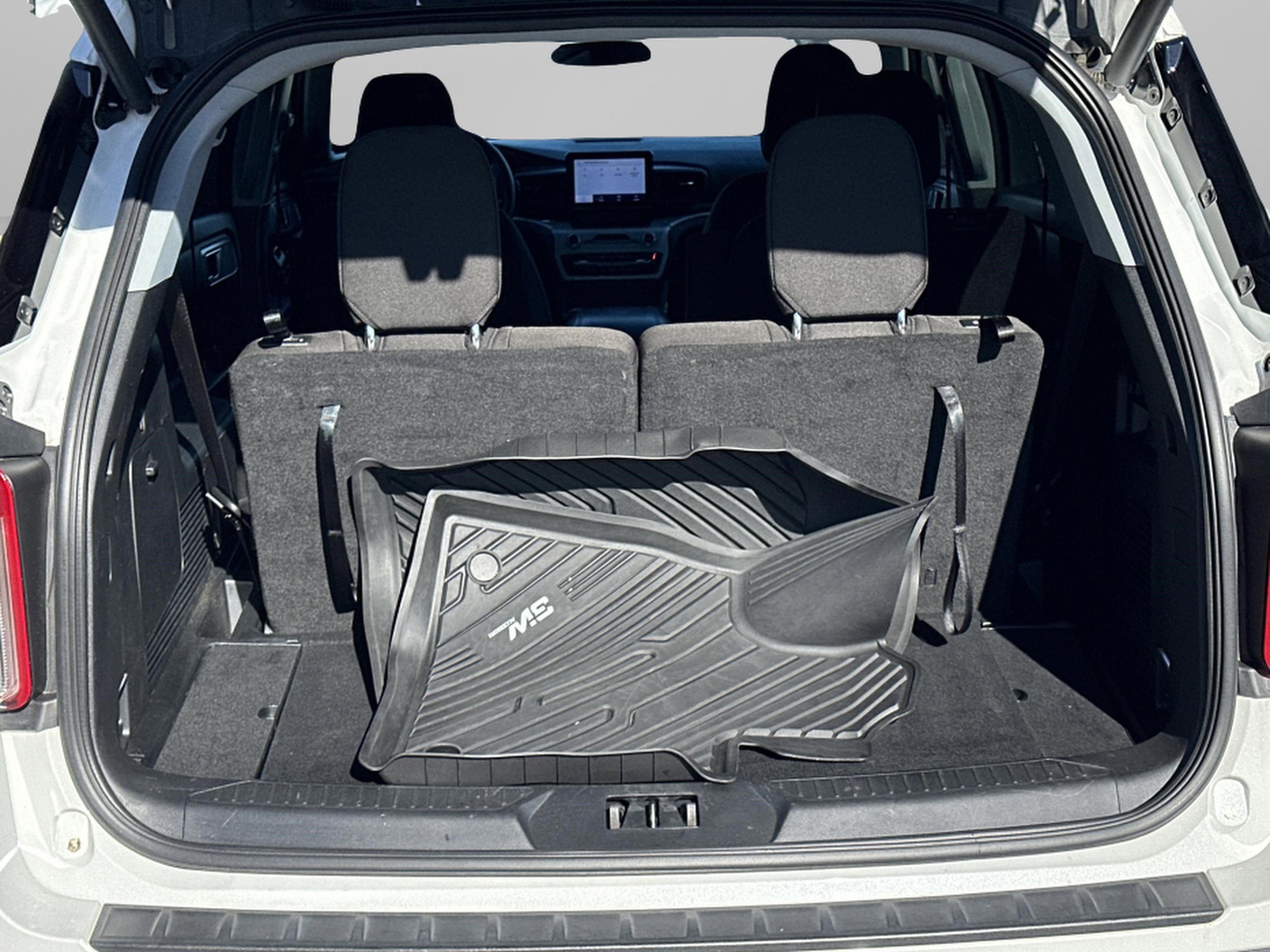 Used 2023 Ford Explorer XLT image 31