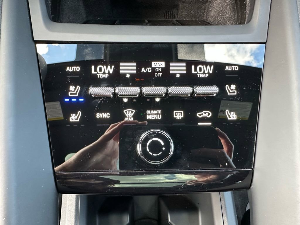 Certified 2025 Porsche Macan 4 Electric image 25