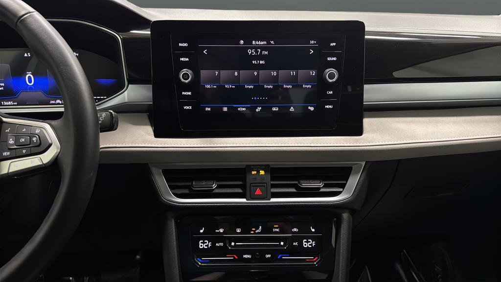 Used 2025 Volkswagen Taos SE w/ Panoramic Sunroof Package image 13