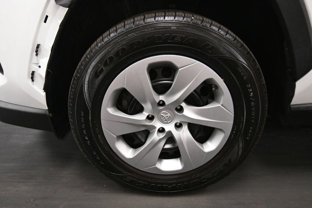 Used 2021 Toyota RAV4 LE w/ Carpet Mat Package (TMS) AWD/4WD image 31