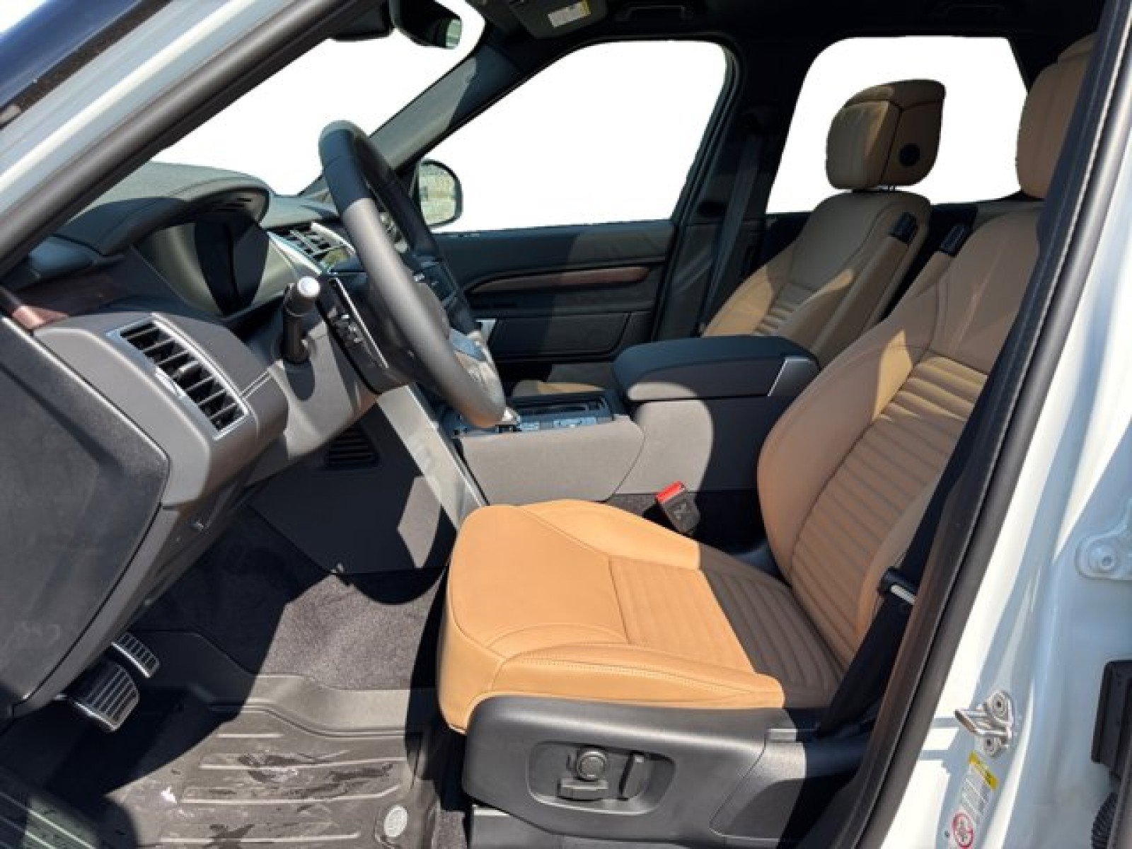 New 2025 Land Rover Discovery Dynamic SE image 10