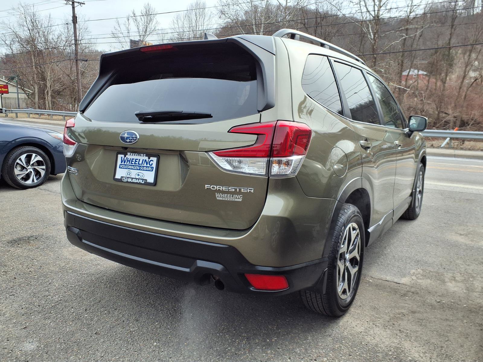 Used 2024 Subaru Forester Premium image 3