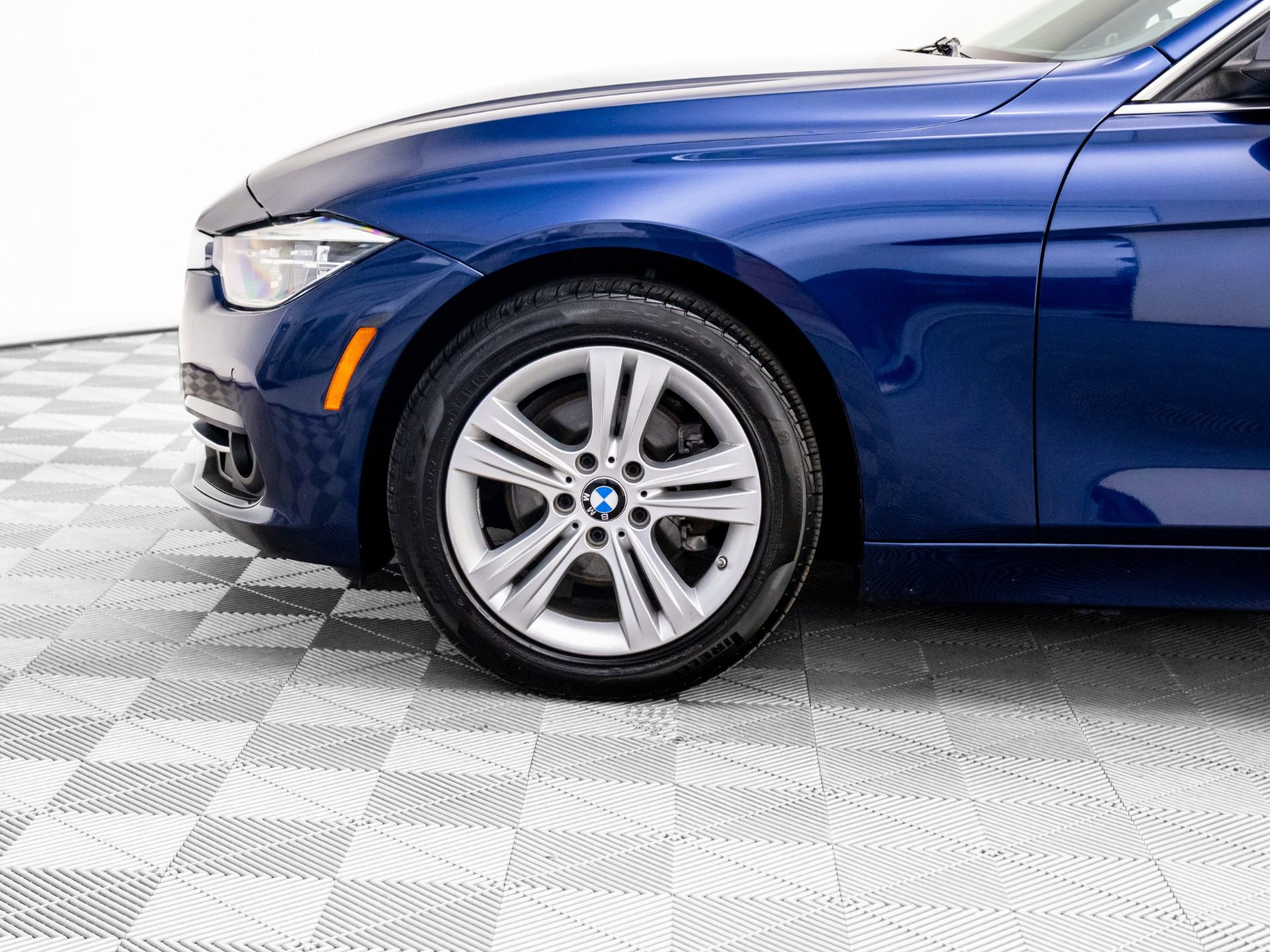 Used 2017 BMW 330i xDrive Sedan image 35