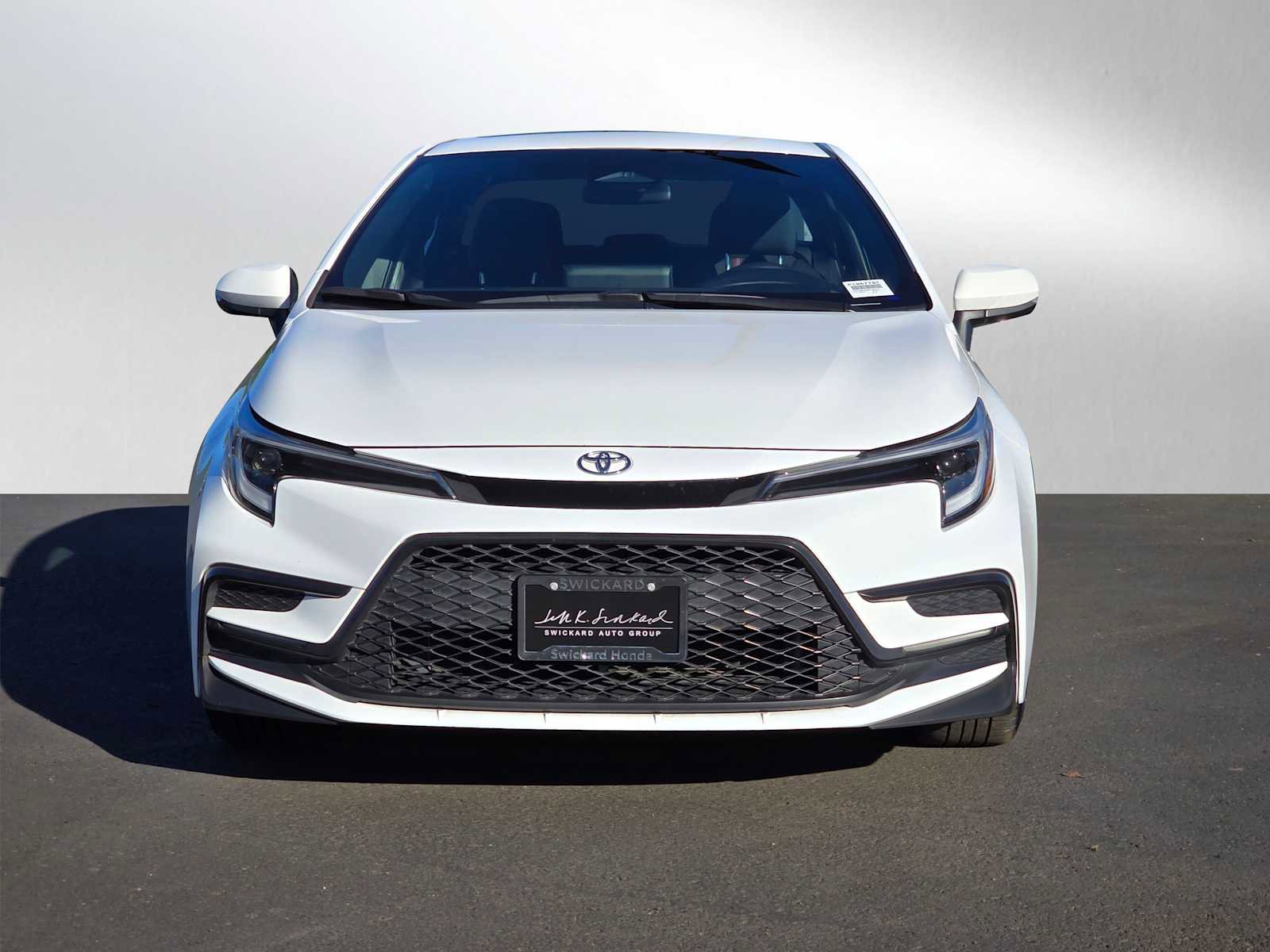 Used 2024 Toyota Corolla SE w/ SE Premium Package image 8