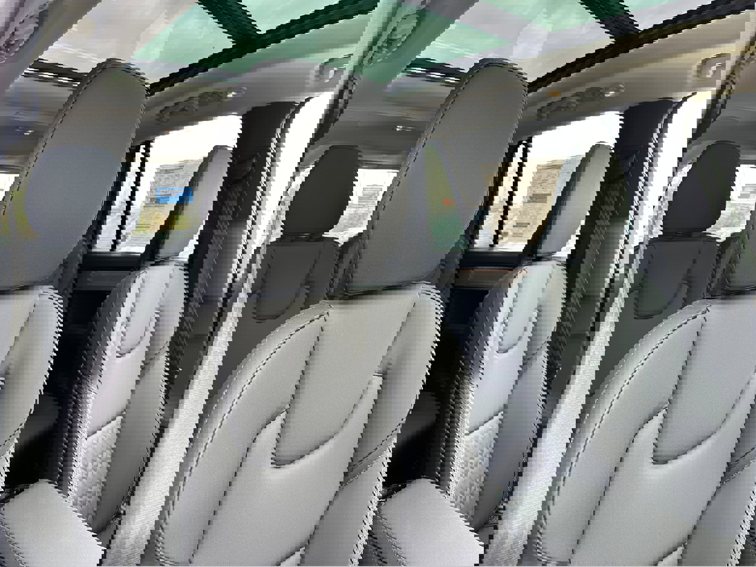 New 2025 Volvo XC90 T8 Plus w/ Protection Package Premier image 9