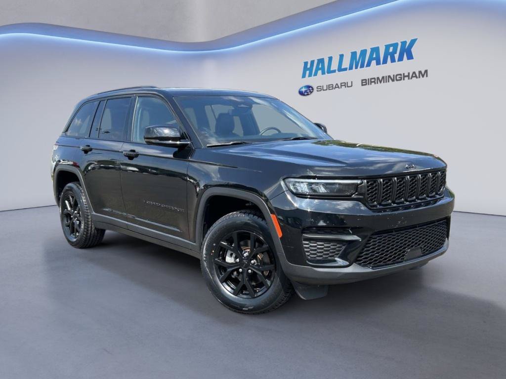 Used 2024 Jeep Grand Cherokee Altitude RWD image 1