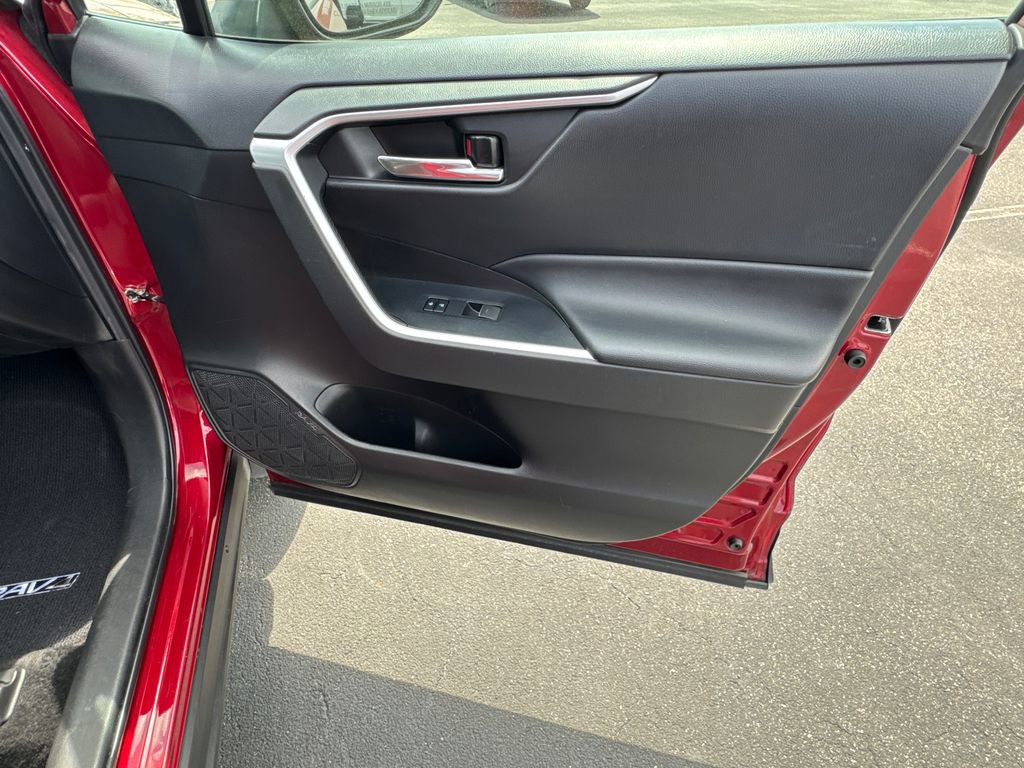 Used 2022 Toyota RAV4 XLE image 14