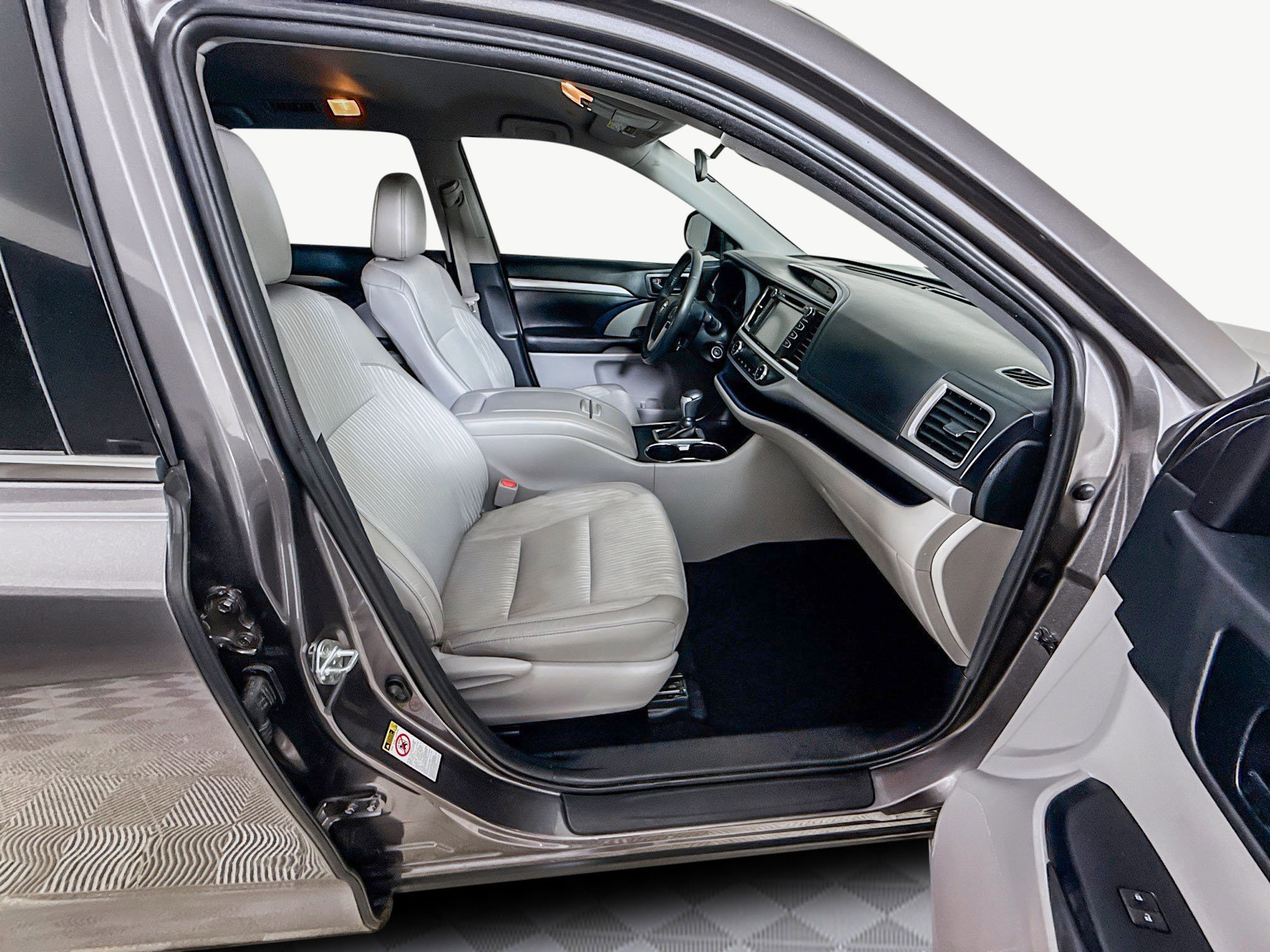 Used 2019 Toyota Highlander Plus image 28