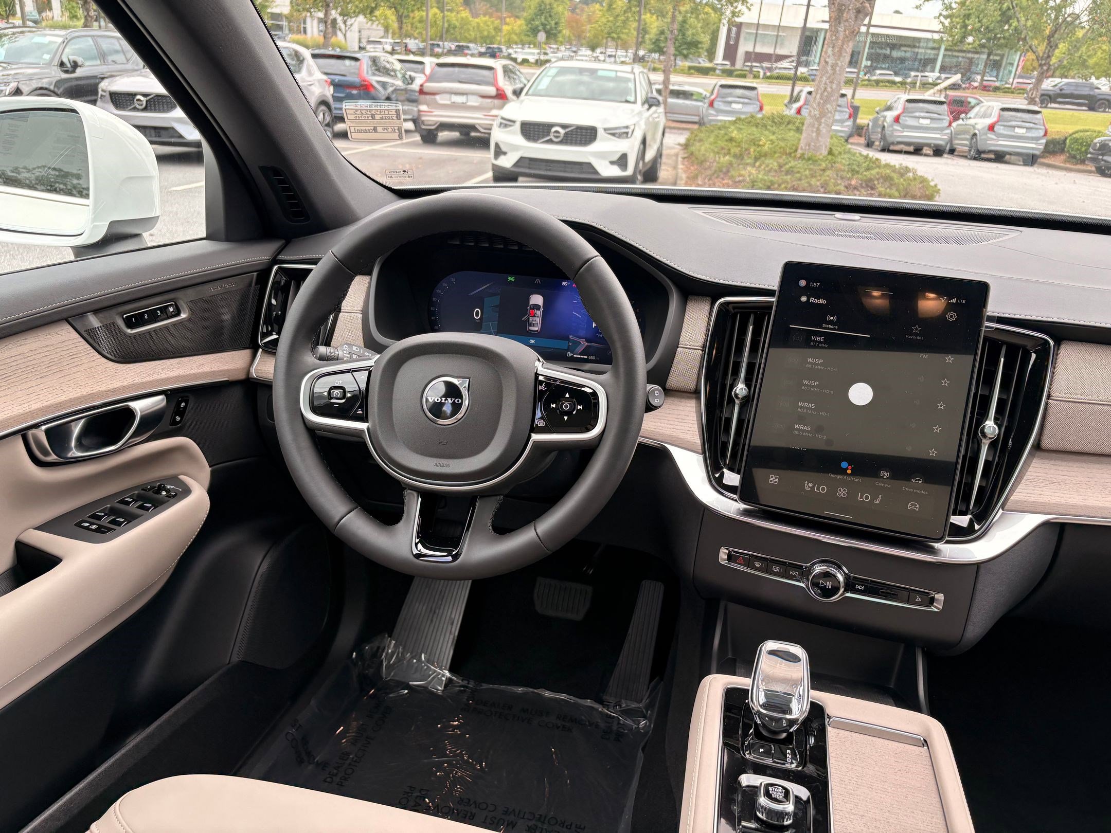 New 2026 Volvo XC90 B6 Plus w/ Protection Package image 24