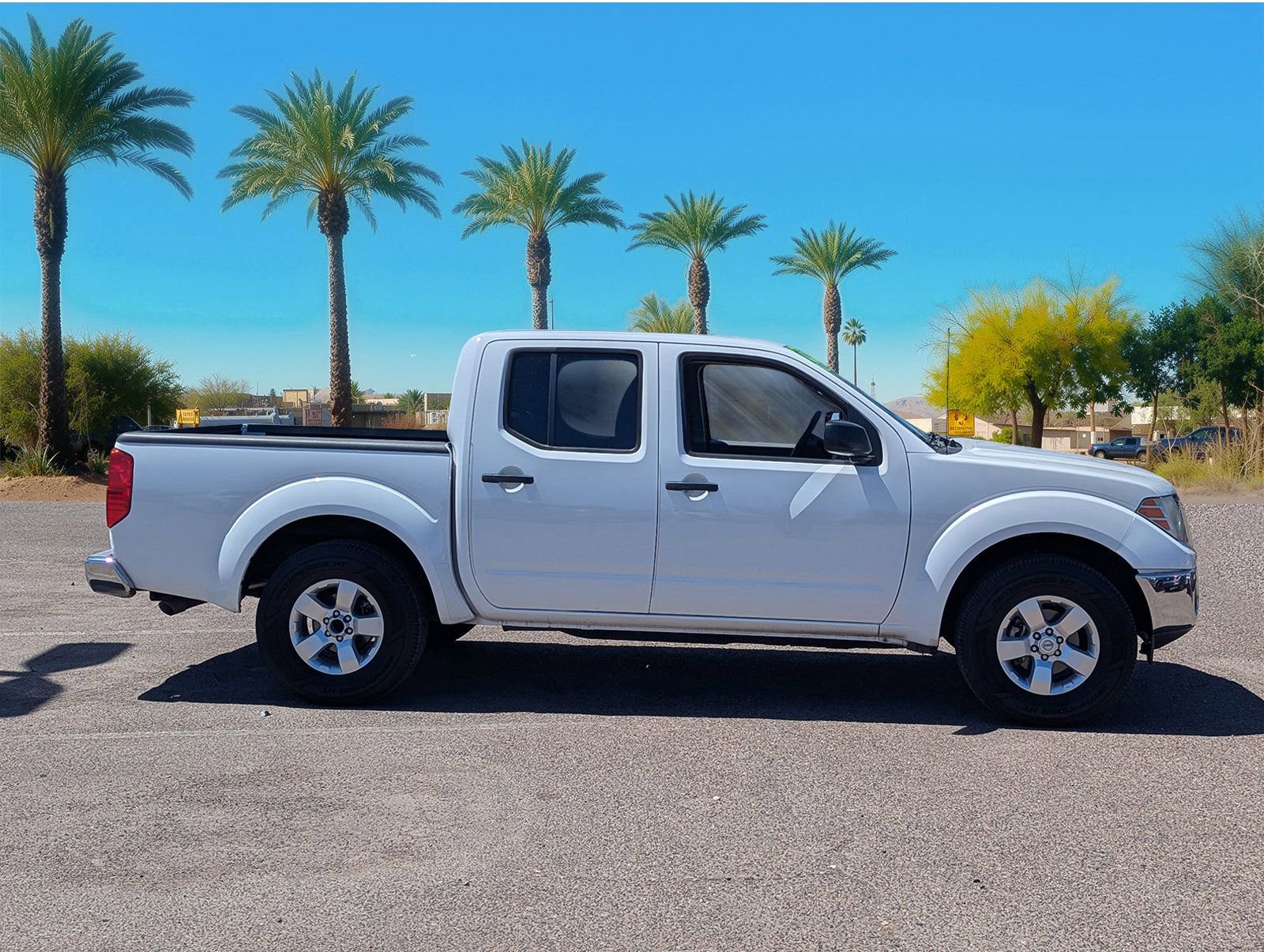 Used 2011 Nissan Frontier SV RWD image 6