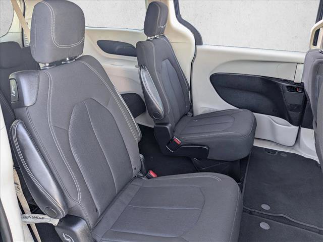 Used 2022 Chrysler Voyager LX image 19