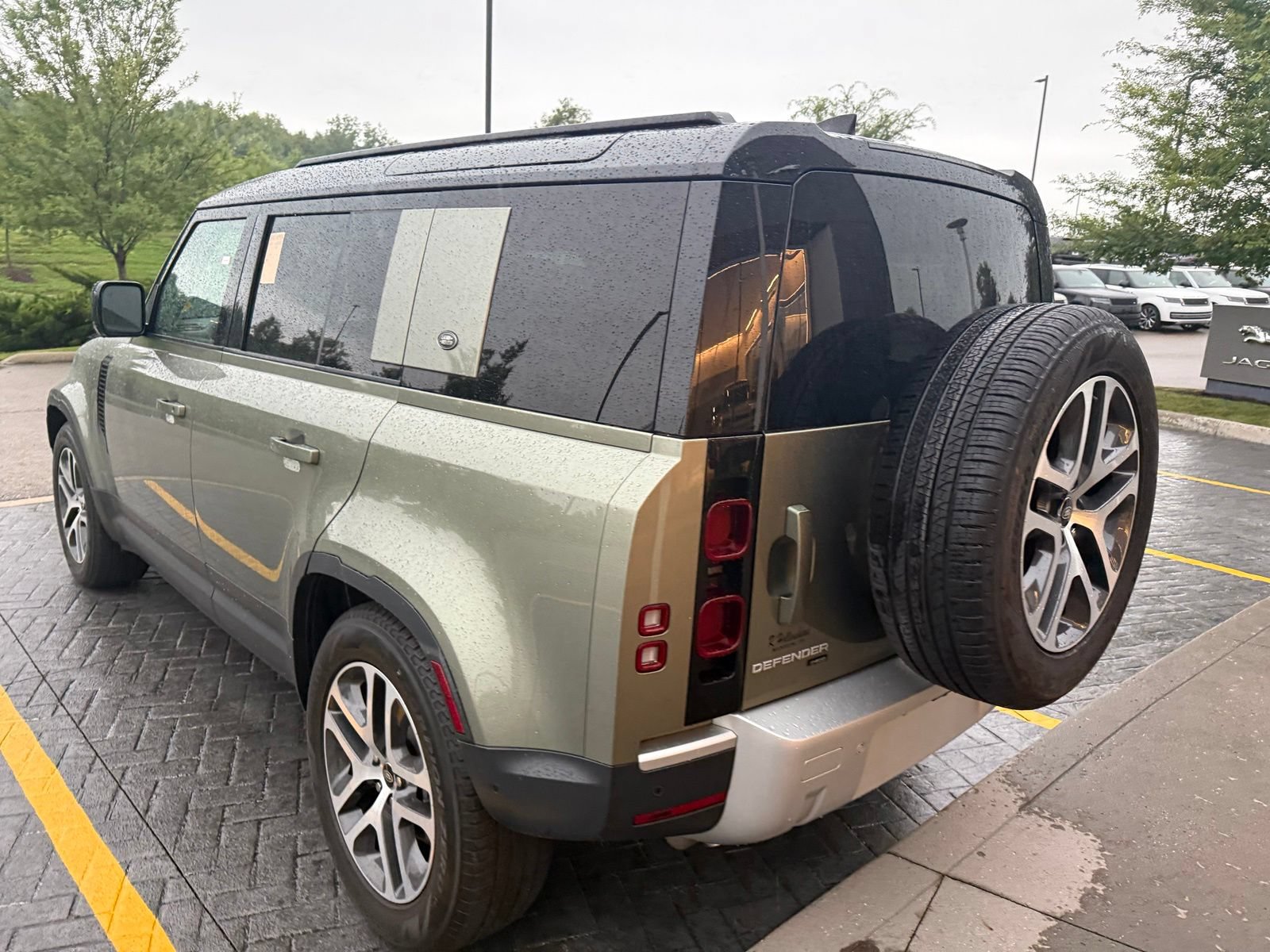 Used 2023 Land Rover Defender 110 SE AWD/4WD image 7