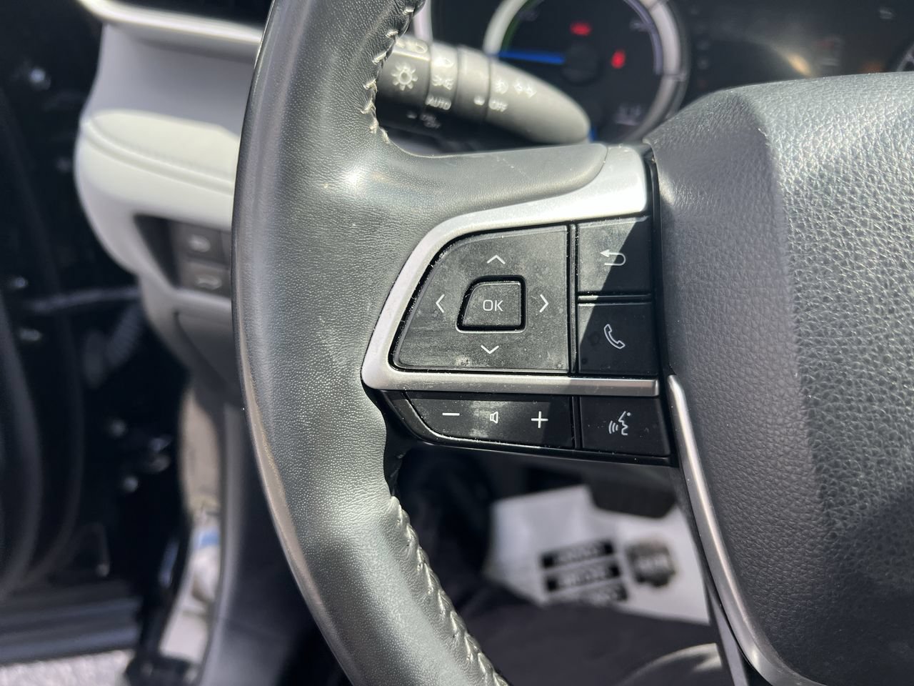 Used 2023 Toyota Highlander XLE FWD image 19
