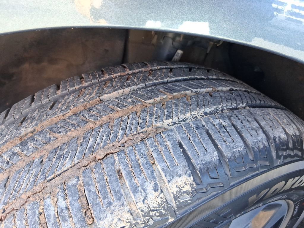 Used 2024 Kia Carnival EX image 27