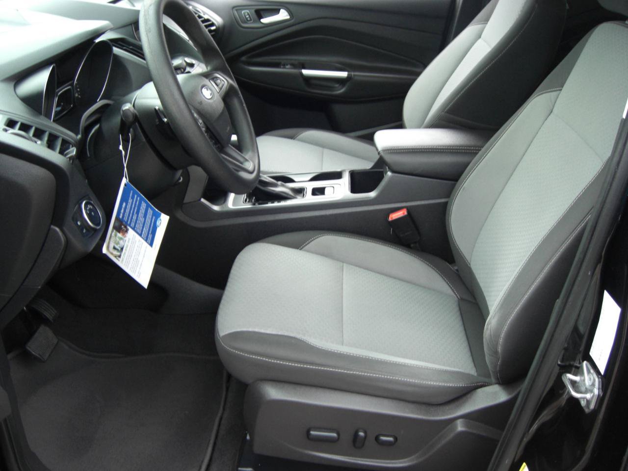 Used 2017 Ford Escape SE w/ Equipment Group 201A FWD image 21