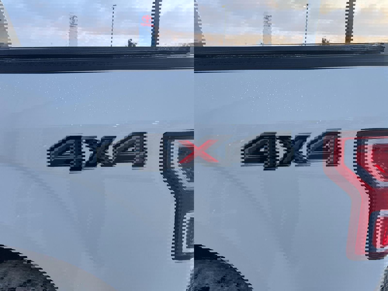 Used 2018 Ford F150 XLT w/ Trailer Tow Package image 9