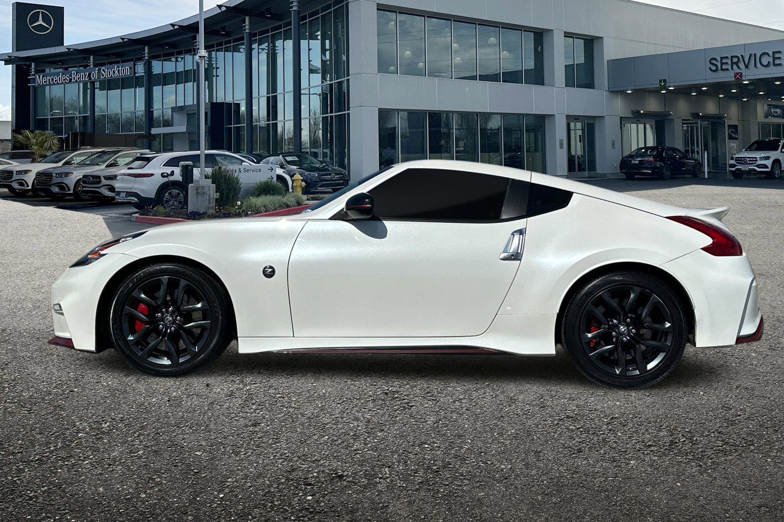 Used 2016 Nissan 370Z NISMO image 7