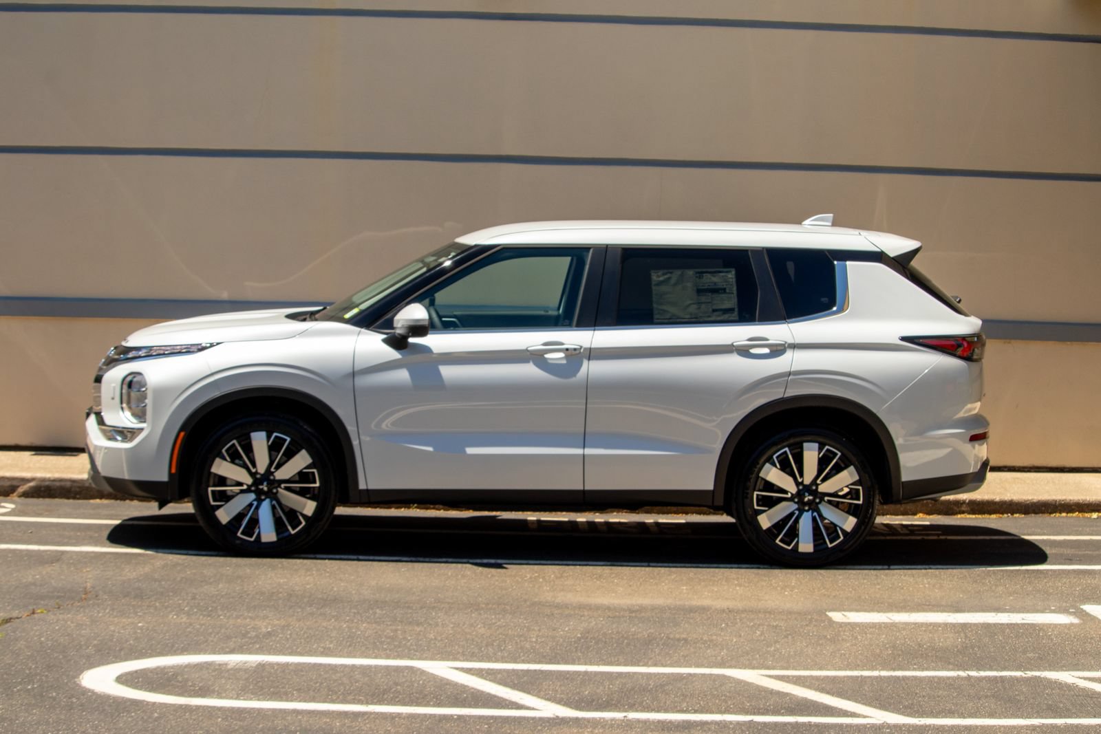 New 2026 Mitsubishi Outlander SE AWD/4WD image 4
