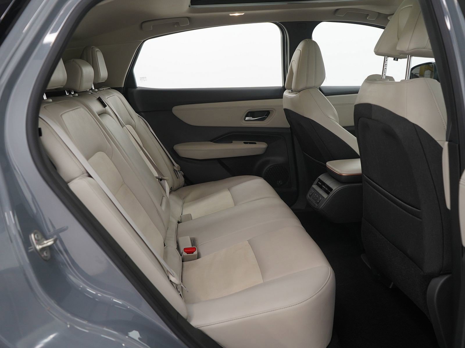 Used 2023 Nissan Ariya AWD image 13