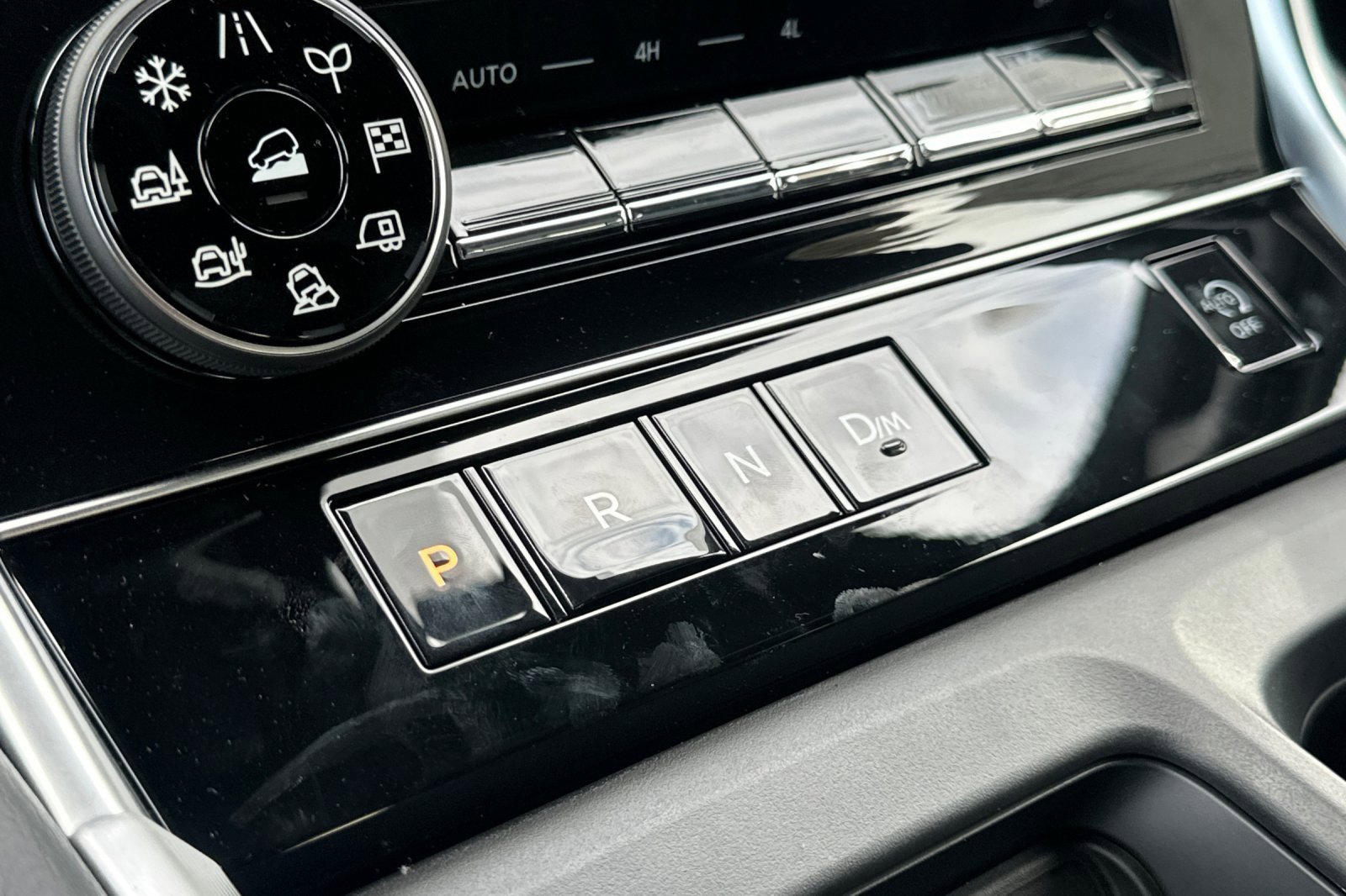 New 2026 Nissan Armada SL w/ Captain's Chari Seat Package image 19