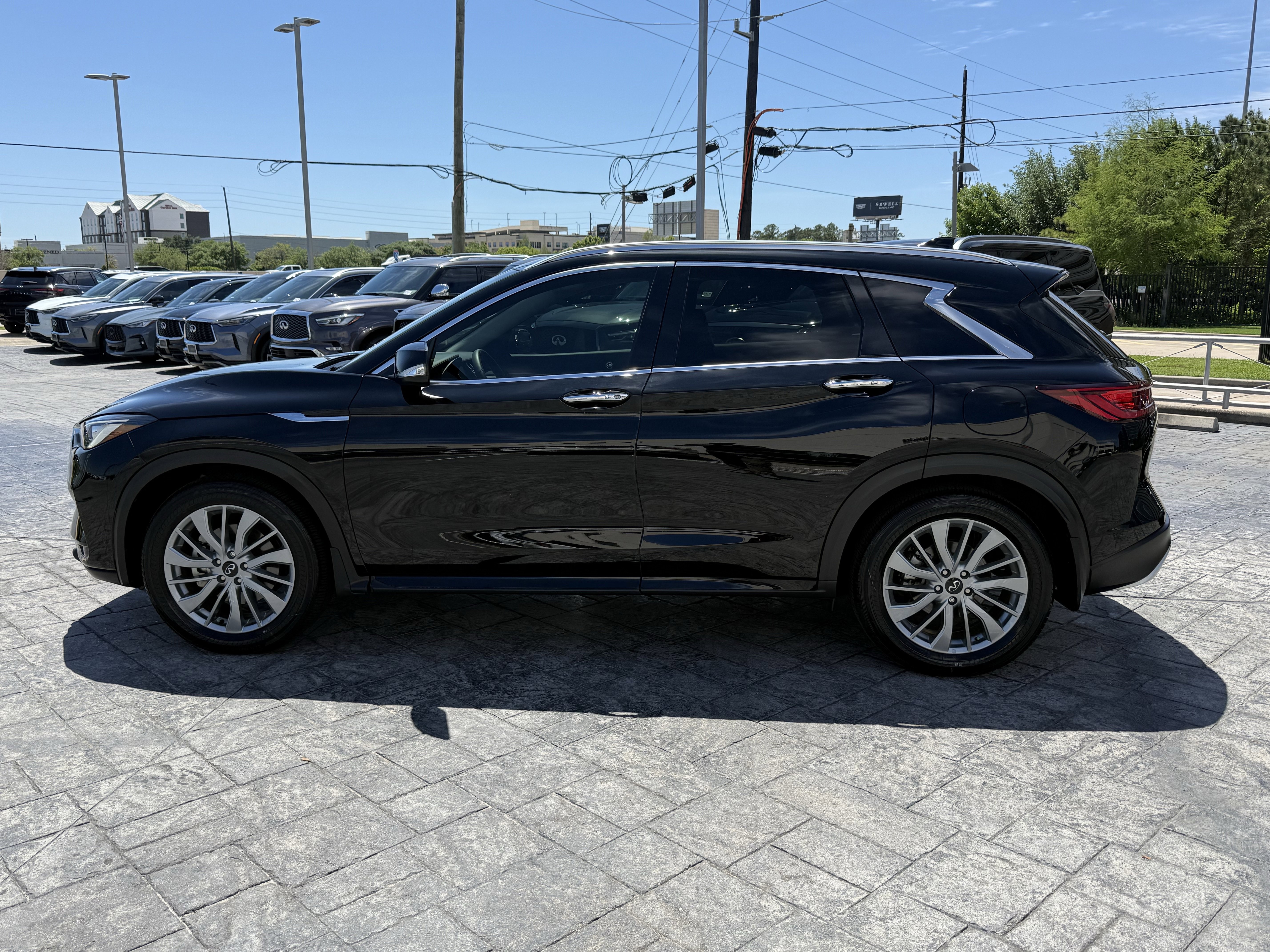 Certified 2025 INFINITI QX50 Luxe image 4