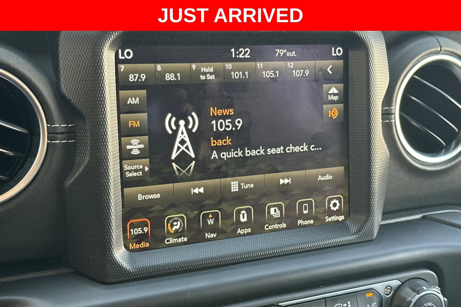 Used 2023 Jeep Wrangler Unlimited Sahara AWD/4WD image 19