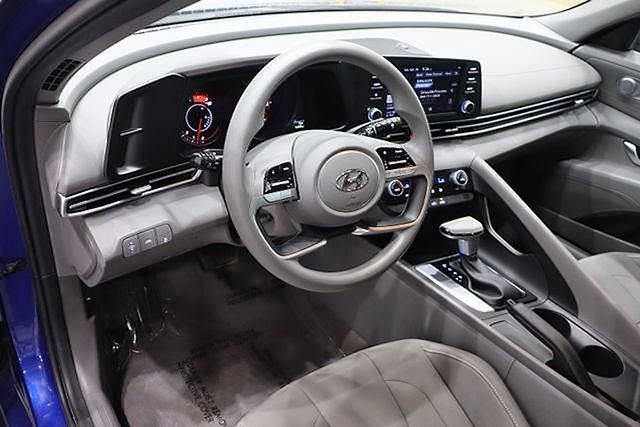 Used 2023 Hyundai Elantra SEL w/ Preferred Accessory Package FWD image 22
