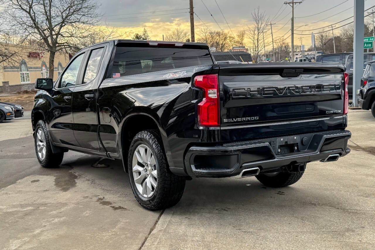Used 2019 Chevrolet Silverado 1500 Custom w/ Custom Value Package AWD/4WD image 5