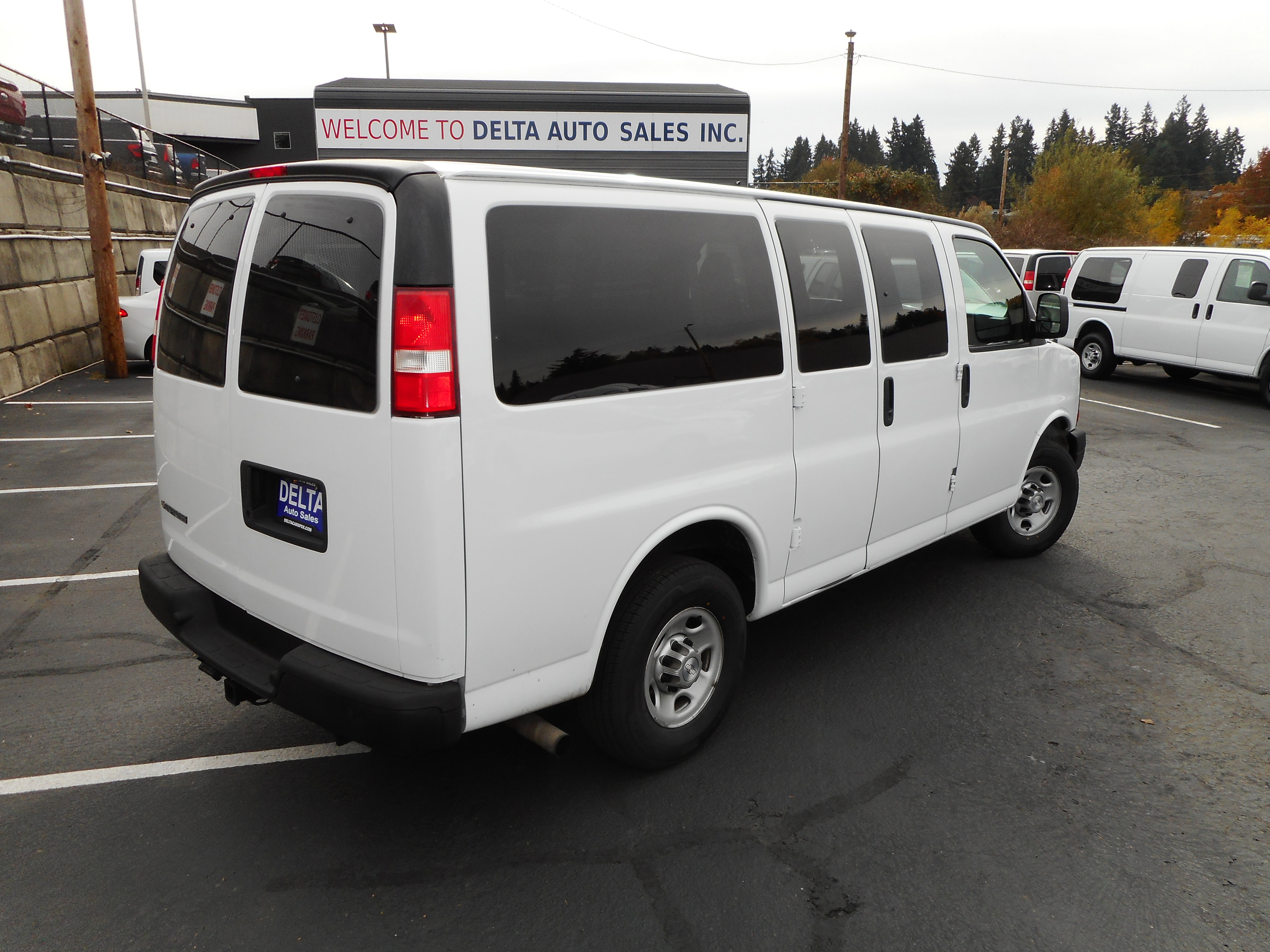 Used 2017 Chevrolet Express 2500 LS RWD image 8