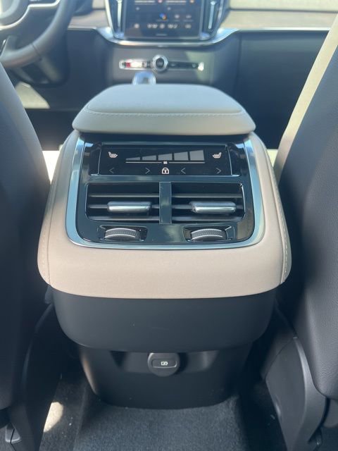 New 2026 Volvo XC90 B6 Plus w/ Protection Package Premier image 27