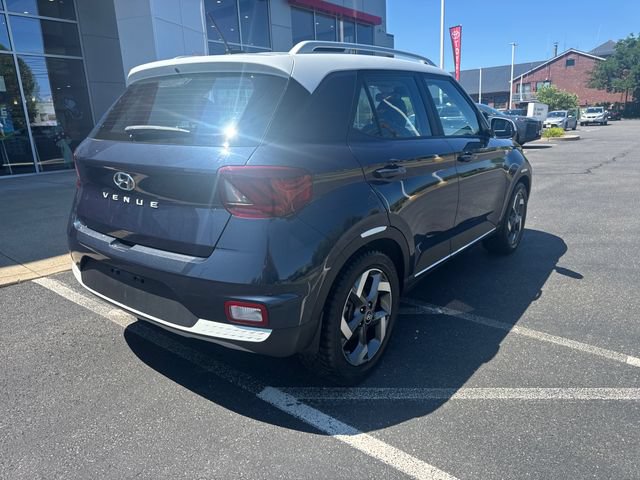 Used 2023 Hyundai Venue Limited FWD video 3