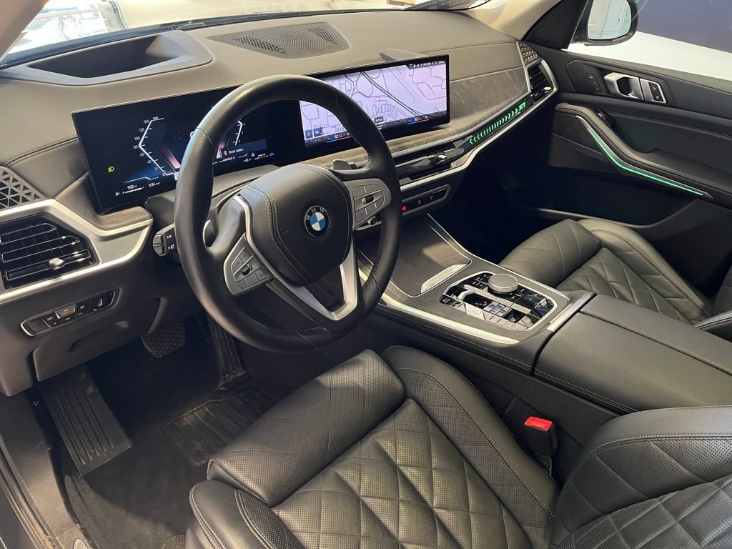 Used 2023 BMW X7 xDrive40i w/ Parking Assistance Package AWD/4WD image 16